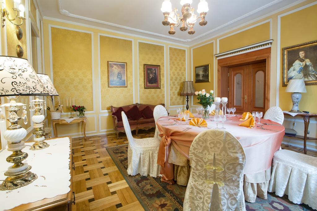 Aparthotel Dwor Hetman Jarosław Esterno foto